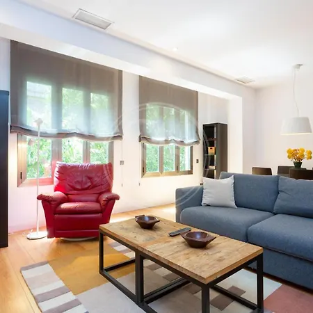 Elegant For 6 Beside Sagrada Familia Apartment *